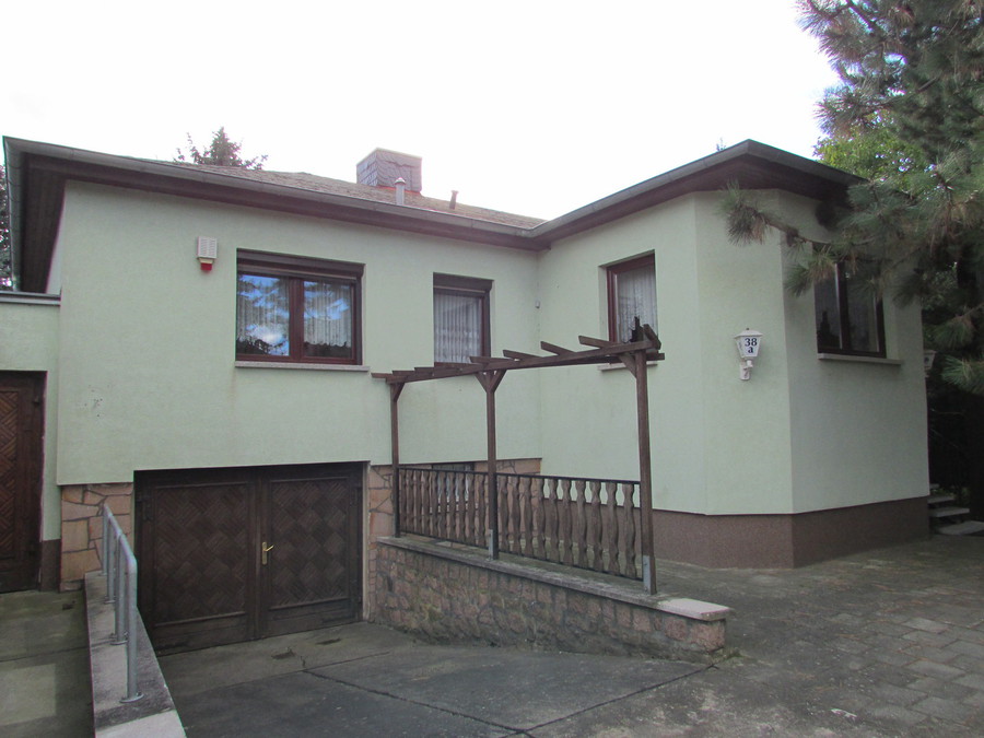 Verkauft: Einfamilienhaus im Bungalowstil mit Gewerbefläche, 39218 Schönebeck (Elbe)