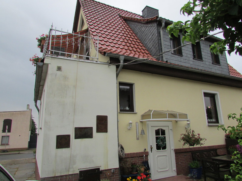 Verkauft: Einfamilienhaus mit Pool, Garage und Werkstatt, 39221 Kleinmühlingen (Bördeland)