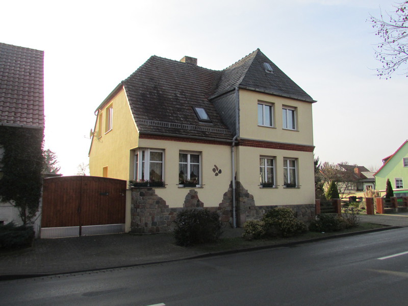 Verkauft: Einfamilienhaus mit großem Grundstück und drei Garagen, 39291 Möckern